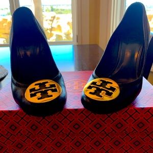 Tory Burch Black Leather Wedge Heals sz 8.5 W B-C